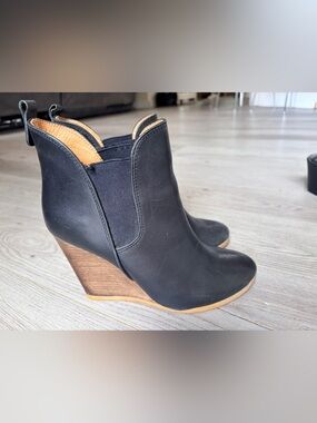 Coach ‘Farah’ Black Leather Wedge Ankle Booties with Wood-Tone Heel. Sz 7